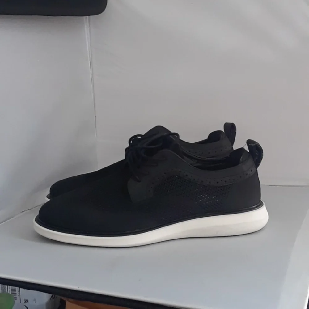 EXPRESS SHOES MEN.